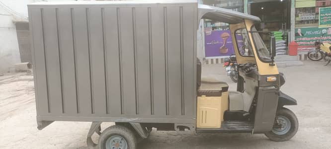 Sheikhupura New Looking Loader Rickshaw with Hood