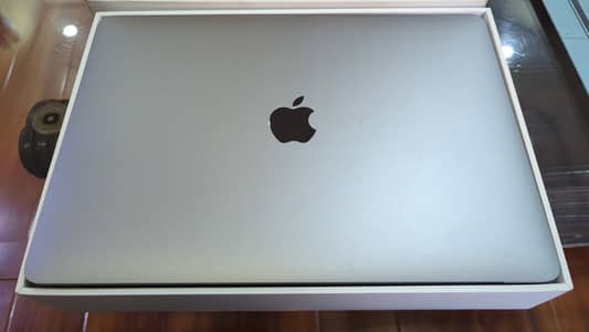 MAC BOOK AIR 13 INCH, 8 GB, 256 GB SSD, 2022