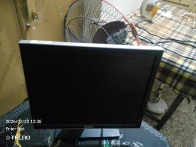 it is best monitor and 18inchs