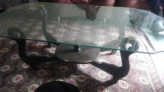 5 seater sofa with table (call 0.3. 1.8. 5.9. 8.6. 4.2. 0)