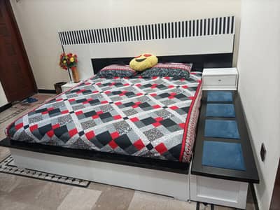 MAST ASAP Brand new king size bed for sale only 4 month use
