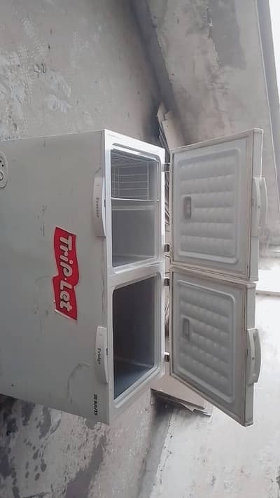 Waves freezer Double Door in good condition  read description