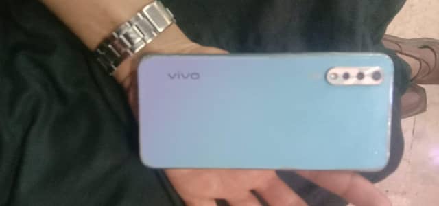 vivo s1 box gar me gum ho gya Hy penal me neshan hy chalne me ok