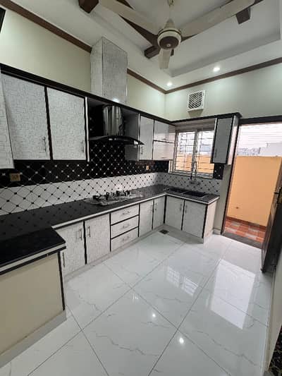 10 Marla House Available For Rent In Central Park Housing Scheme Lahore Ferozpur Road.