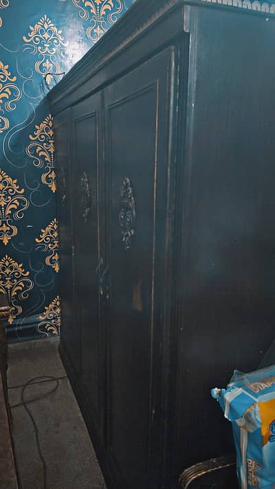 1# sofa set 2# safe almari lakdi ki 3# showcase 4#dining table