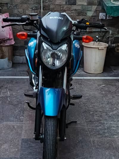 Suzuki gsx 125 blue