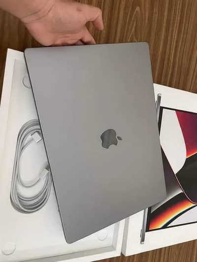 Apple MacBook Pro M2 max 1 TB