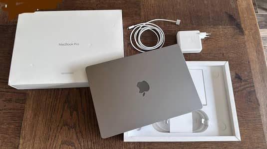Apple MacBook Pro M2 Max 16 inches 1 TB 1TB 32GB Ram  Model 2023