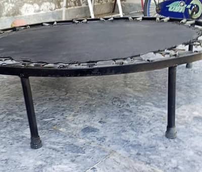  برائے فروخت: بچوں کا جمپر ٹرامپولین (Trampoline/Jumping Pad) 