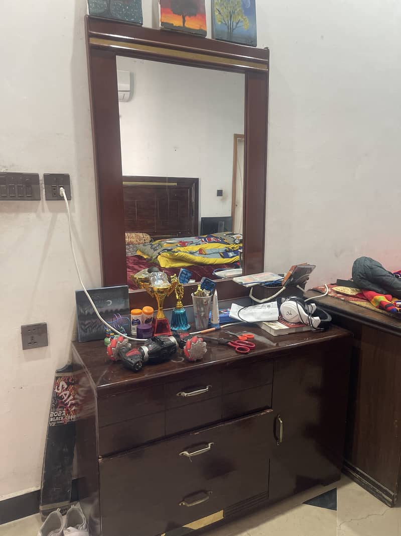 Dressing table 0