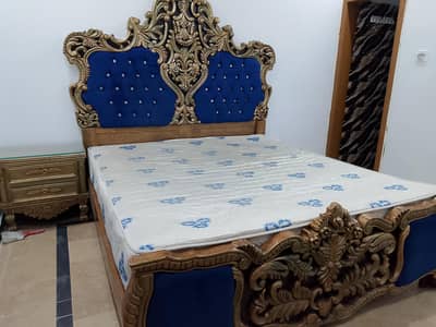 bed set golden colors 2side tabel with dressing tabel