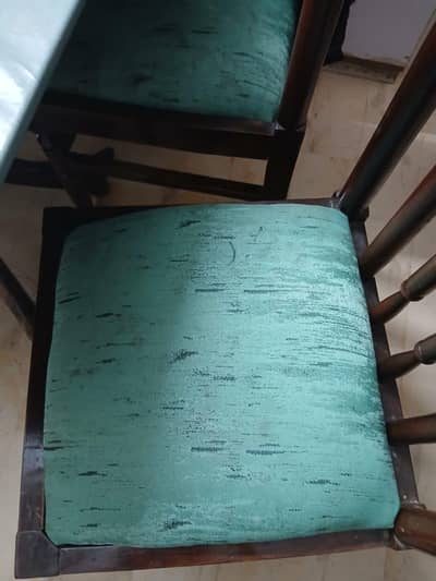 woode 4 chairs dinning table.