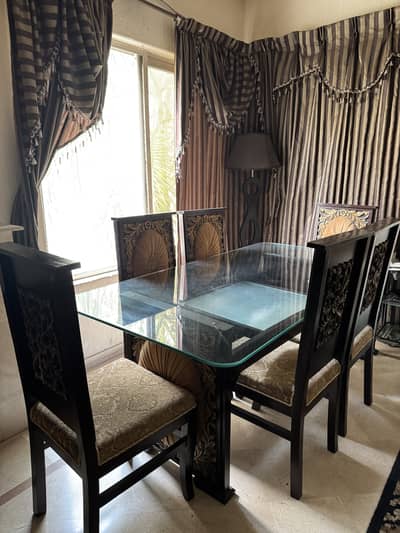 6 seater dinning table brown and gold