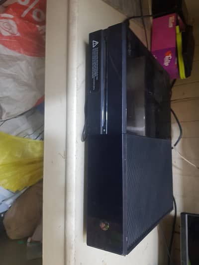 Xbox one  online  with box with original  taken 7 contact on olx cd
