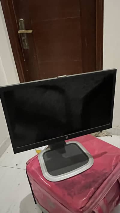 Hp lcd monitor for cheap price with minor issues