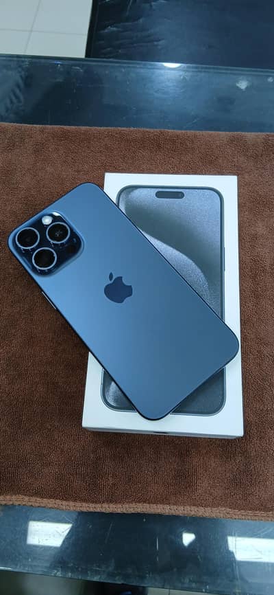 15 Pro Max 256gb Non Pta 10/10 water pack box & Cable