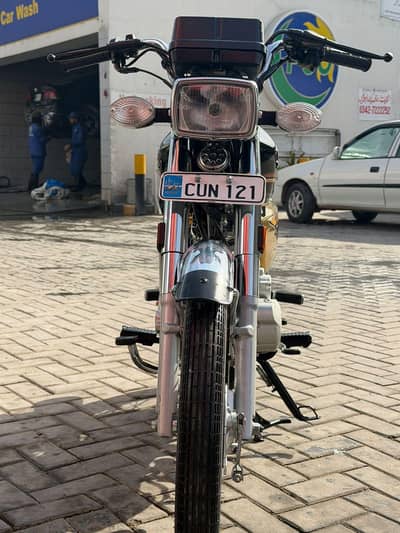 Honda 125 gold edition 2024 just 2600 kiilo meter Chala hai