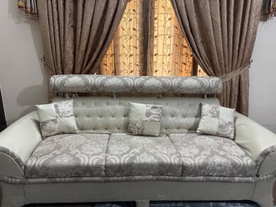 Elegant Fabric Sofa Set – 5 Seats + Cushions (Used)