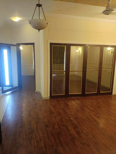 BAHRIA TOWN 200 YARDS BUNGALOW FOR RENT PARK AND MOSQUE FACING WEST OPEN