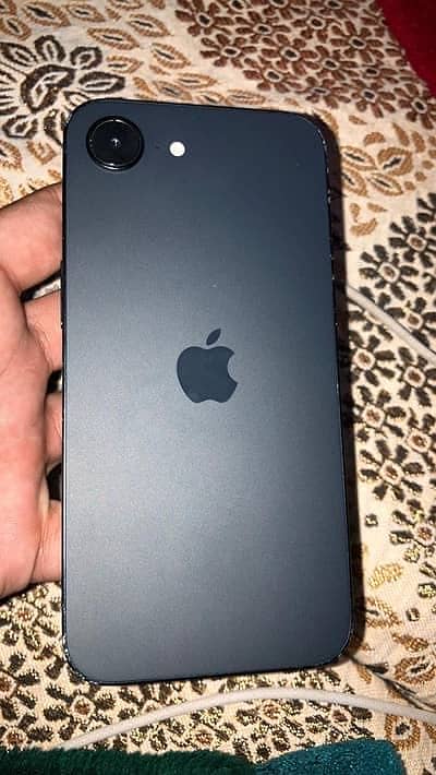 iPhone 16e Jv 100% battery health