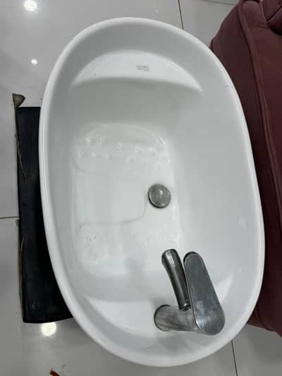 mani & pedicure sink