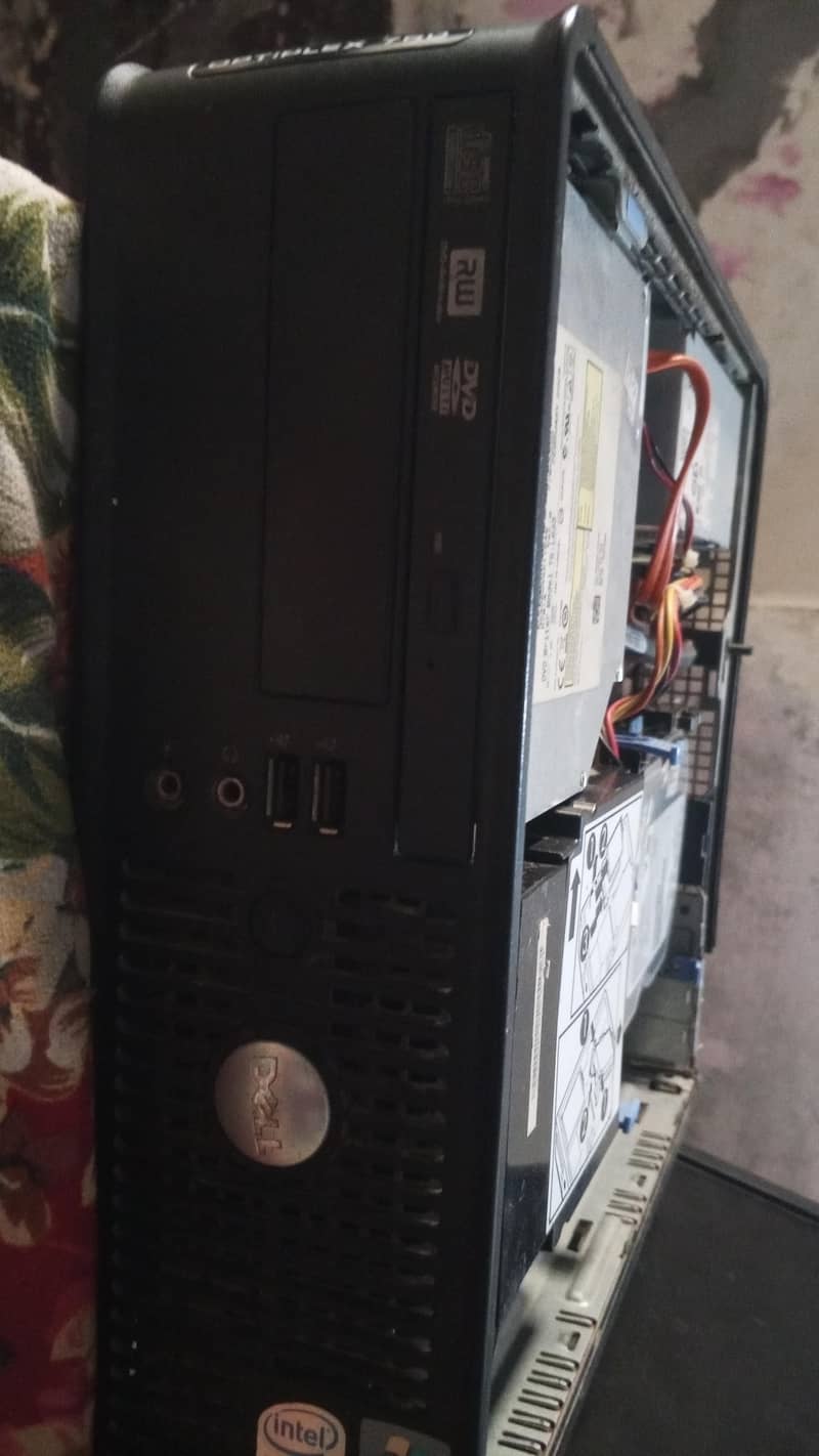 CPU Corel 2 2gb ram 250 GB hard disk 2