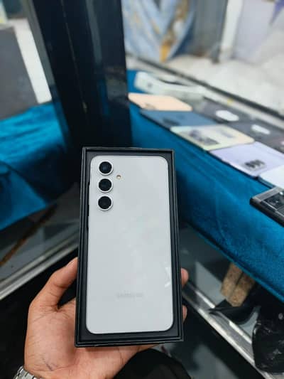 Samsung Galaxy S24fe warranty m ha available 10/10 condition