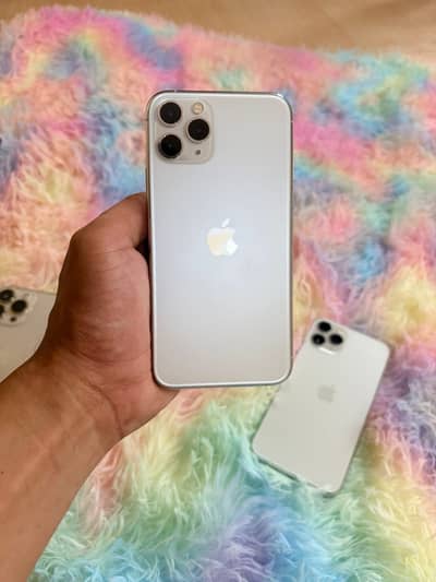 iPhone 11 pro white colour