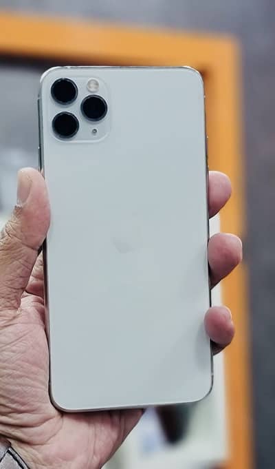 iPhone 11 pro white colour