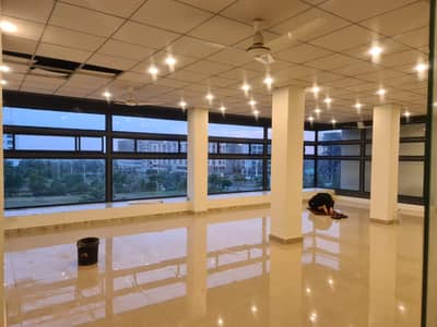 SEPARATE OFFICE AND SPACE AVAILABLE FOR RANT IN GULBERG GREEN