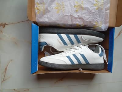 Nike/ adiddas samba vegas