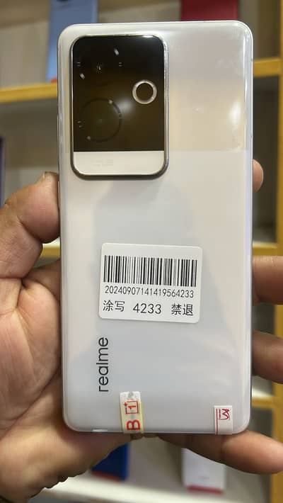 Realme GT 6 - 12/256 GB - Betry 5800 mah