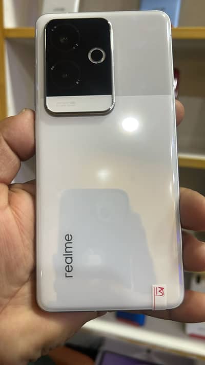 Realme GT 6 - 16/512GB - Bettry 5800 mah