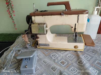 mini sewing machine