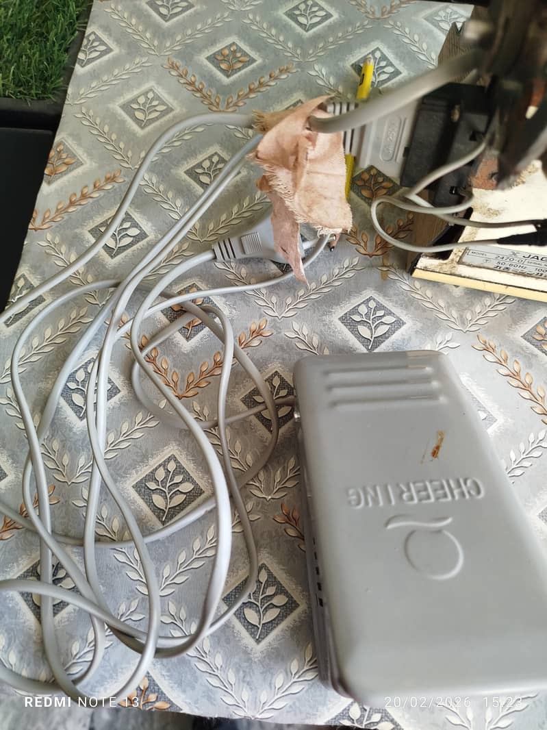 mini sewing machine 1