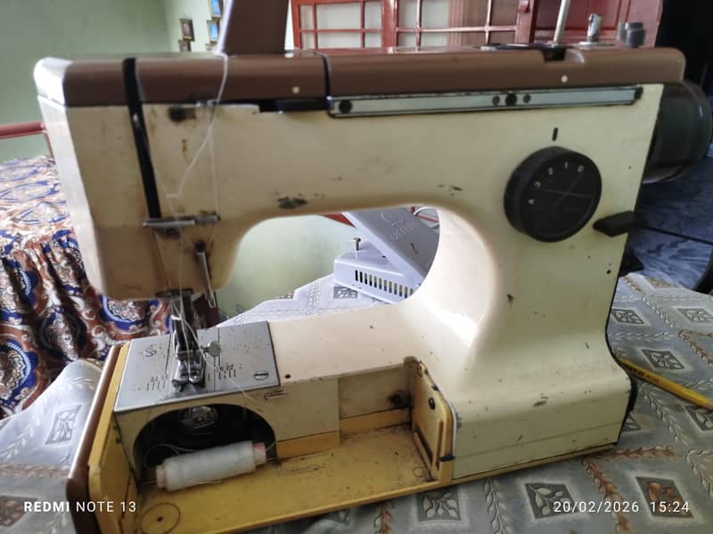 mini sewing machine 2