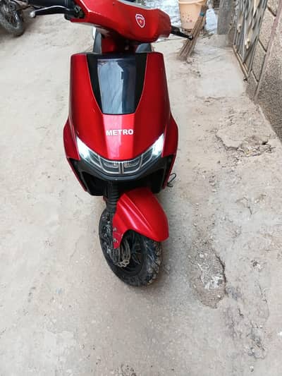 metro T9 electric scooty (yadea) brand