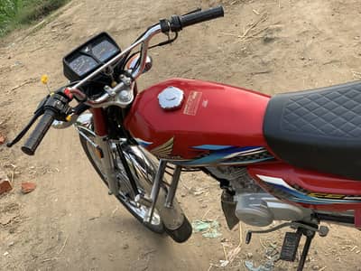 Honda CG 125 in Lush Condition