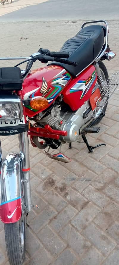 Honda CG 125 22\23 MODEL - Urgent sale - Registered bike