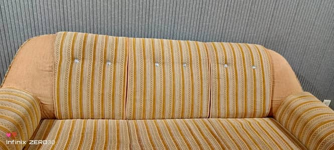 5 seater Good Condition Sofa Set