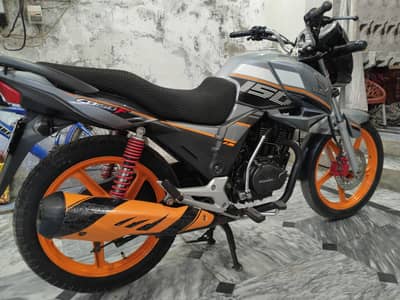 honda cb 150f 2022 like new mint condition.