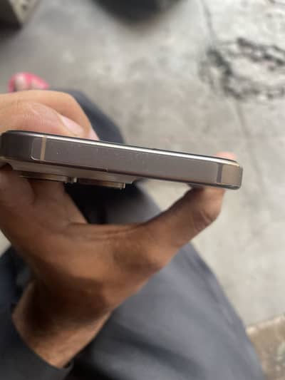 iPhone 16pro max 4month sim time Canada model JV battery 100%