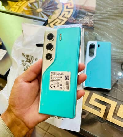 8+8/256 tecno camon 40pro