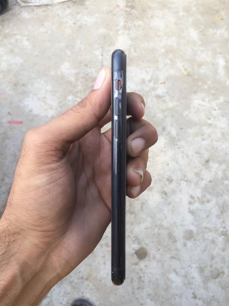 iPhone XR 3
