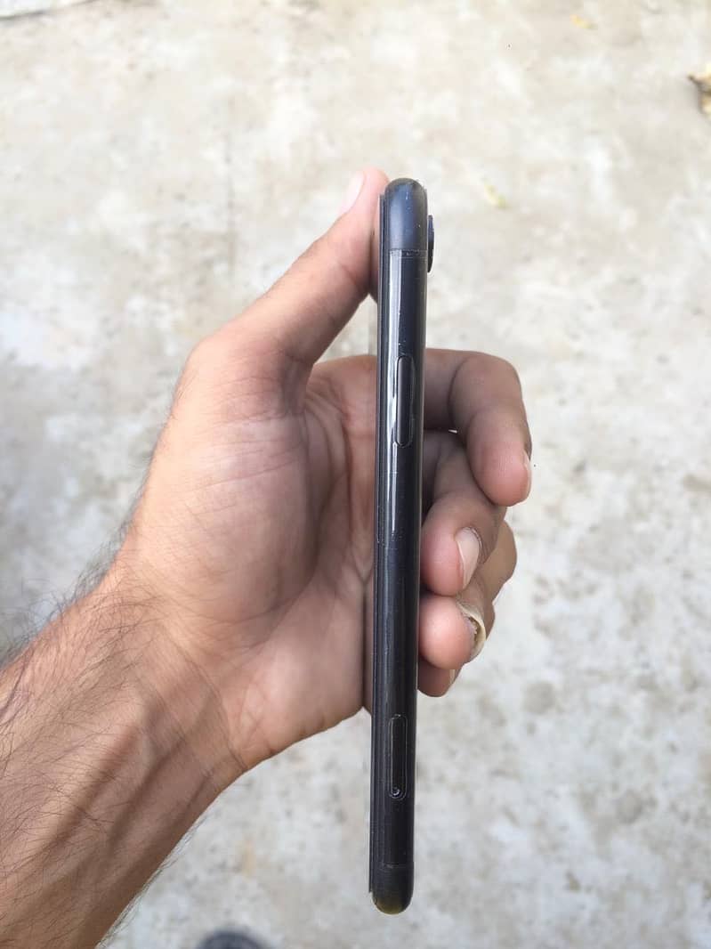 iPhone XR 4