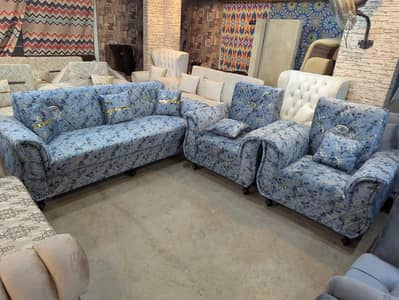 Elegant 5-seater sofa in imported ragzine  is for sale