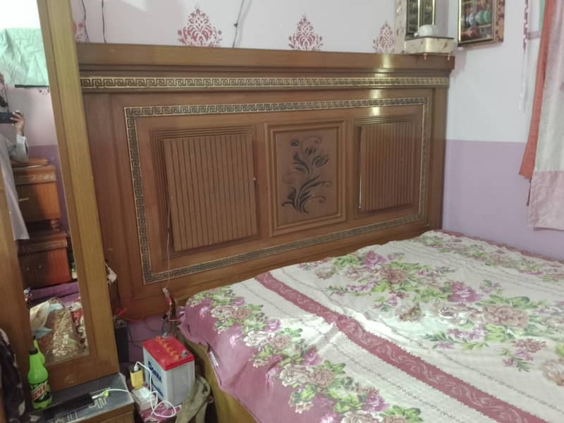 Almera devaider bed side table double bed 0