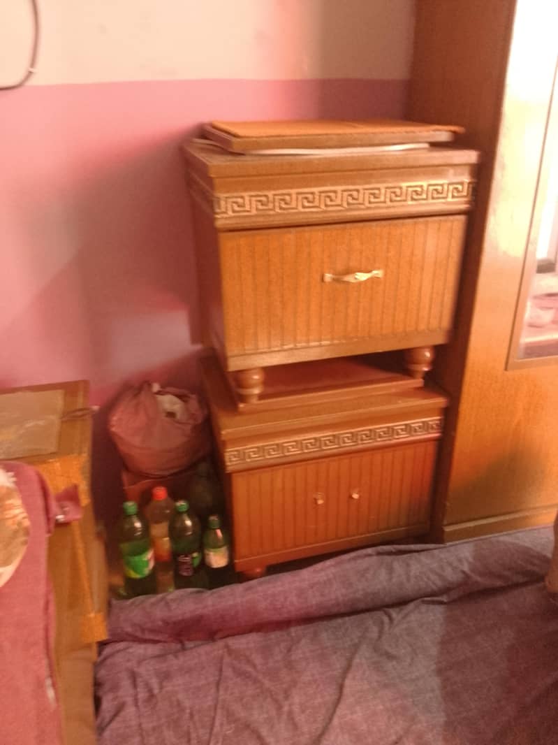 Almera devaider bed side table double bed 1