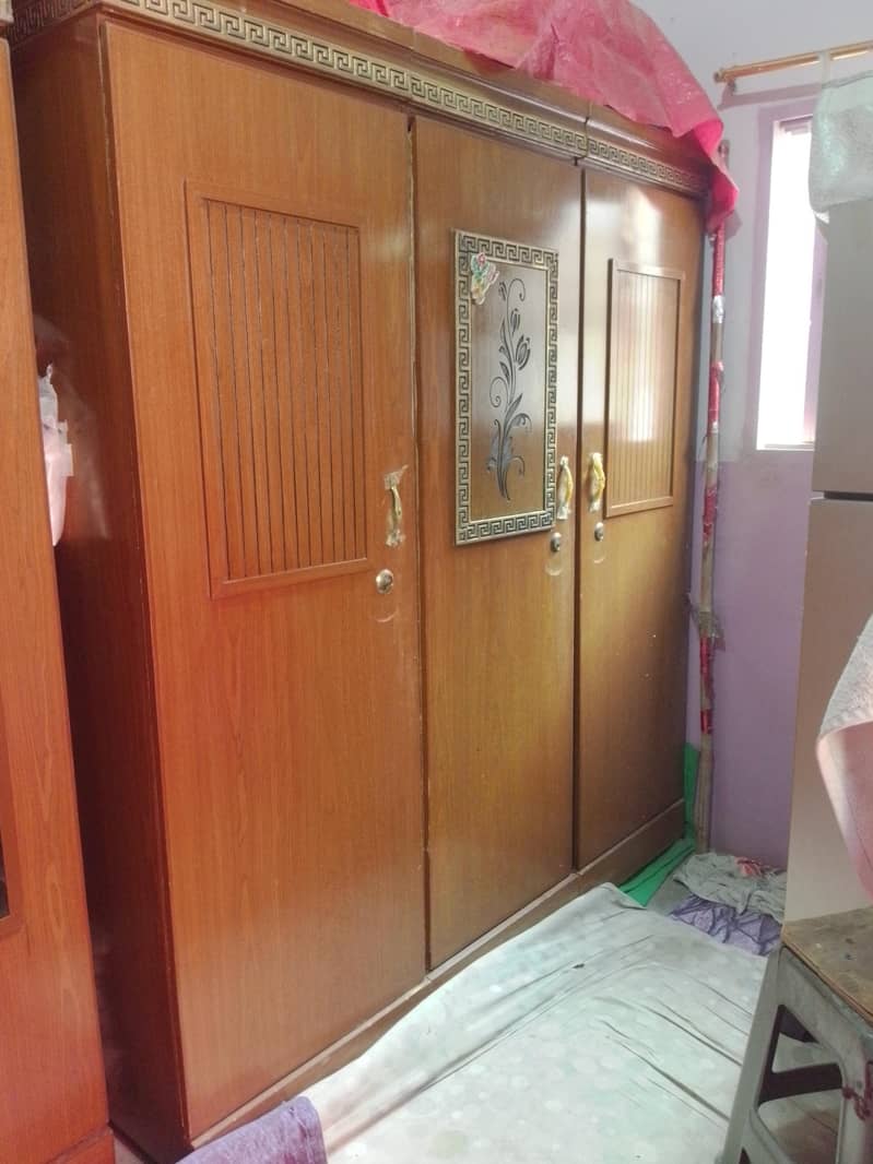 Almera devaider bed side table double bed 2