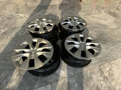 Ellow rims with wheel cover toyota corolla GLI